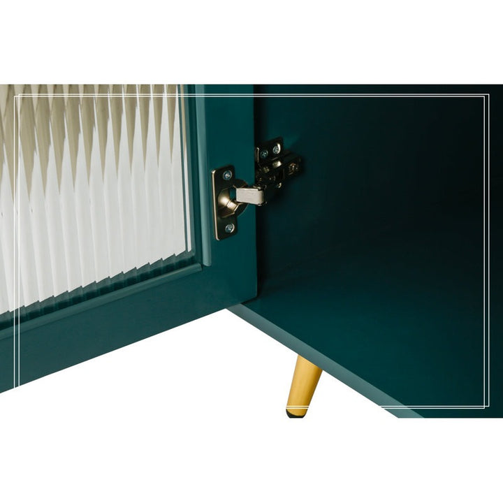 Soft-close hinge mechanism ensures noise-free use.