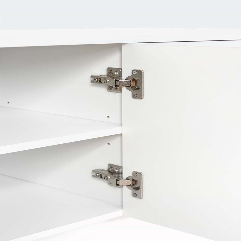  Adjustable shelves for ample storage