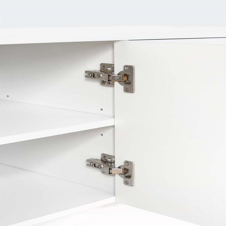  Adjustable shelves for ample storage